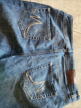 Maurices Men's Relaxed Blue Denim Jeans with Embroidered Back Pockets